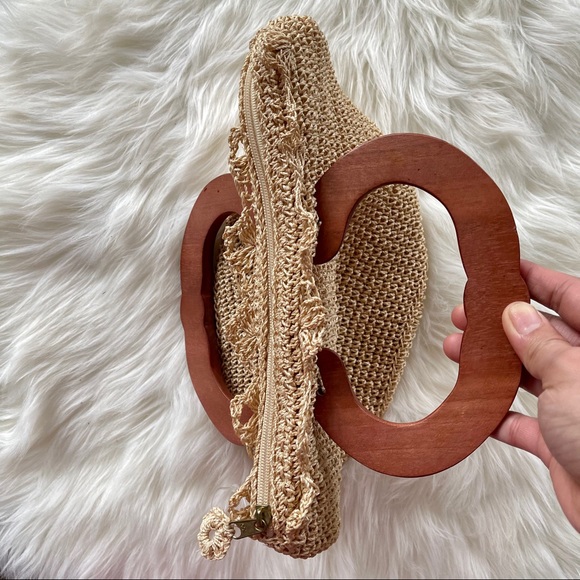 - Knitted Hand Bag/wood handle - Picture 3 of 6
